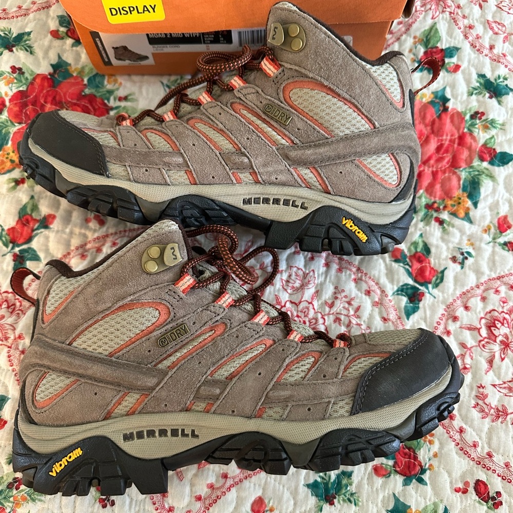 Merrell Women’s Hiking/Walking Shoes - Picture 3 of 13